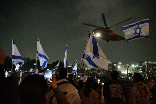 Armistițiul din Fâșia Gaza a fost prelungit cu încă două zile. 11 ostatici au fost eliberați de Hamas, în schimbul a 33 de prizonieri palestinieni, și au ajuns în Israel