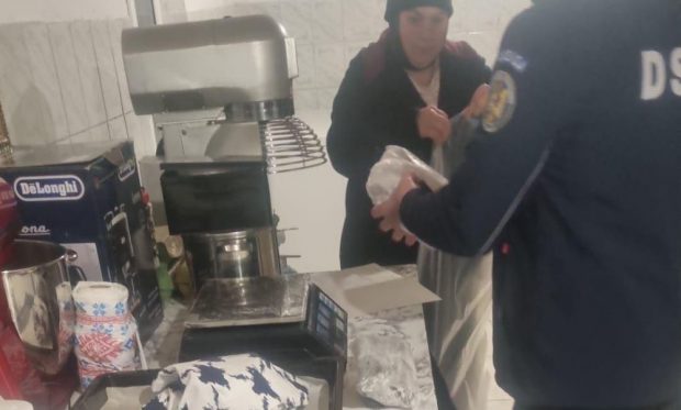 Polițiștii și inspectorii ANSVSA au descins la mănăstirea care a dat mâncare de pomană pacienților de la Murgeni