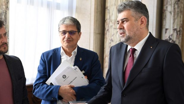 Toate taxele care ar putea crește în 2025. Scumpiri pe bandă, din cauza pomenilor guvernamentale
