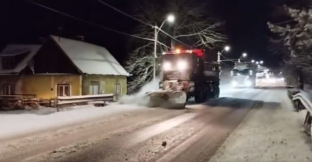 Infotrafic: Ninge viscolit în mai multe judeţe din ţară
