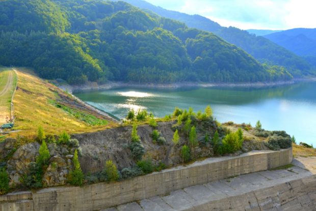 Cascada La Şipot – cum ajungi și ce mai poți vizita în apropiere