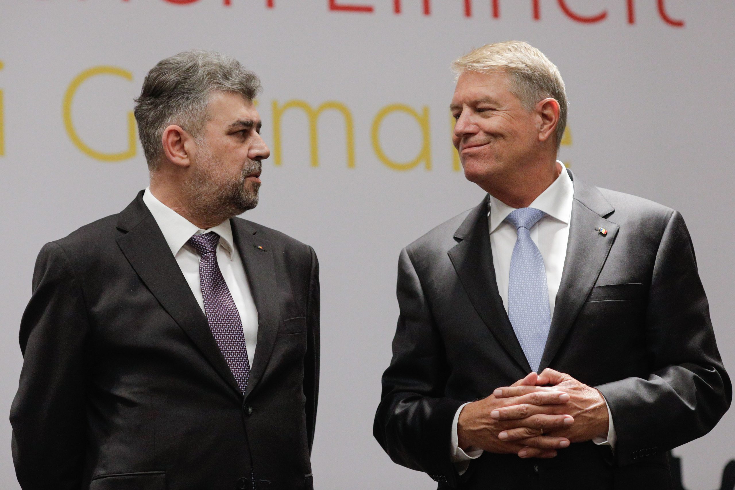 Ciolacu urmează exemplul lui Iohannis în relația cu presa: Ignoră o investigație care îl vizează și îi atrage pe cei care favorizează puterea. Ciolacu urmează exemplul lui Iohannis în relația cu presa: Ignoră o investigație care îl vizează și îi atrage pe cei care favorizează puterea.