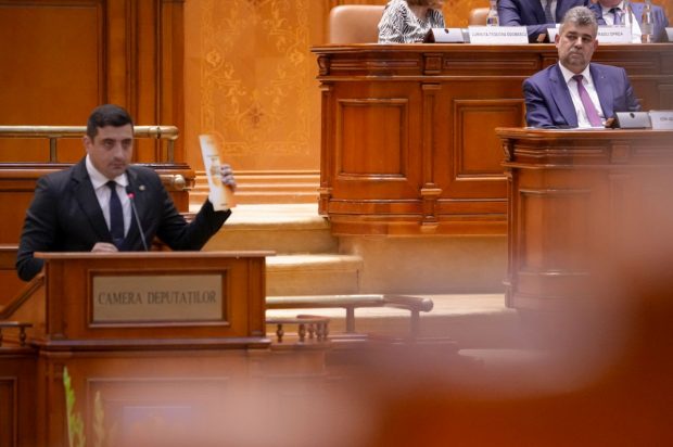 Premierul Ciolacu l-a amenințat pe George Simion cu dezvăluiri dacă îi mai atacă familia. Replica șefului AUR: „Ce să spună? Că tata a căzut în patima alcoolului?”