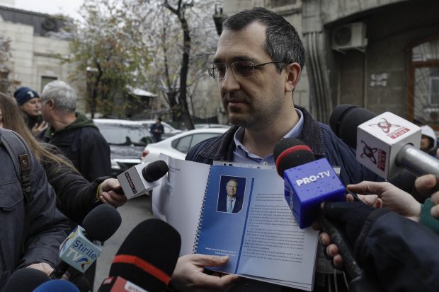 Vlad Voiculescu, pus oficial sub urmărire penală pentru abuz în serviciu și complicitate la abuz în serviciu în dosarul vaccinurilor, după două ore de audieri. Ioana Mihăilă, chemată și ea la DNA