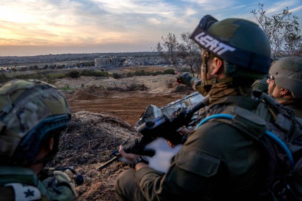 LIVETEXT | Lupte feroce la Khan Yunes, după ce orașul a fost încercuit. Armata israeliană susține că a găsit unul dintre cele mai mari depozite de arme din Gaza