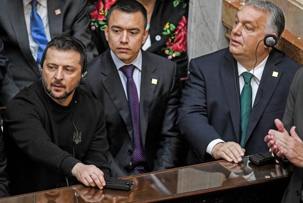 Zelenski susține că Ucraina a îndeplinit toate cerinţele pentru negocierile de aderare la UE: „Încă aştept un răspuns” de la Viktor Orban, care rămâne inflexibil