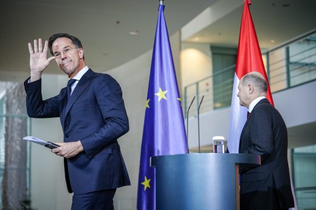 Mark Rutte afirmă că a făcut „o greșeală” atunci și-a recunoscut public interesul pentru șefia NATO, deși Germania dă de înțeles că îl susține