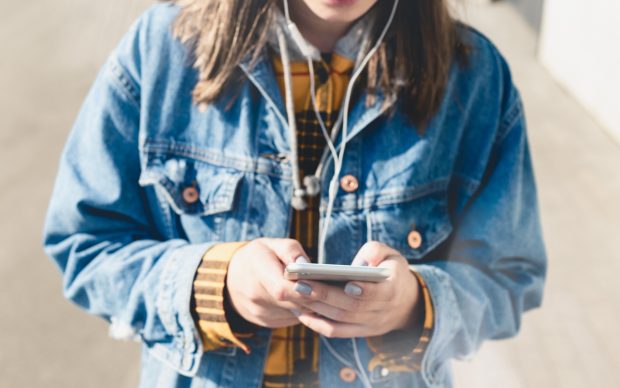 Meta blochează accesul adolescenţilor la subiectele sensibile