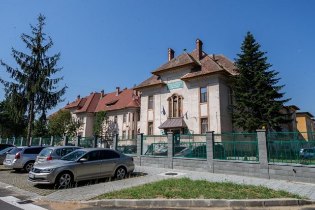 Opt copii au fost internați în spital la Timișoara sub suspiciunea de botulism. Doi dintre ei necesită monitorizare permanentă