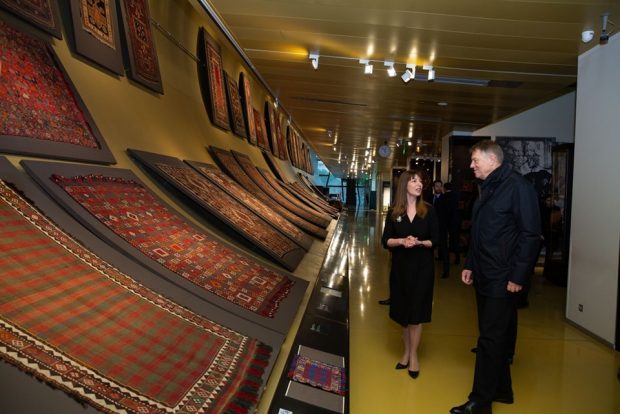 Klaus Iohannis a primit cadouri în valoare de 38.000 de lei în 2023. Care au fost cele mai scumpe