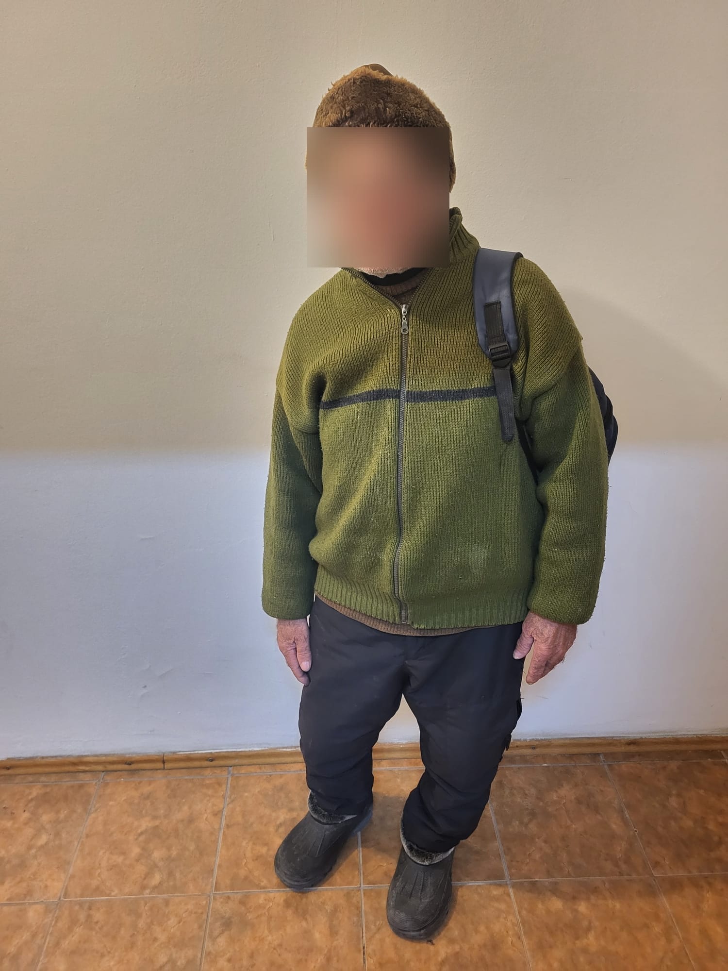 Un bătrân de 83 de ani a fost oprit de polițiști după ce încerca să abordeze fete tinere în Constanța Un bătrân de 83 de ani a fost oprit de polițiști după ce încerca să abordeze fete tinere în Constanța