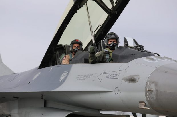 Ministrul Apărării: „Piloţii români au început pregătirea în cadrul Centrului European de Instruire F-16 de la Feteşti”