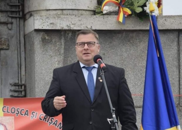 Fost edil din Alba, trimis în judecată de DNA. Este acuzat că a pus angajații primăriei să muncească la construirea caselor sale