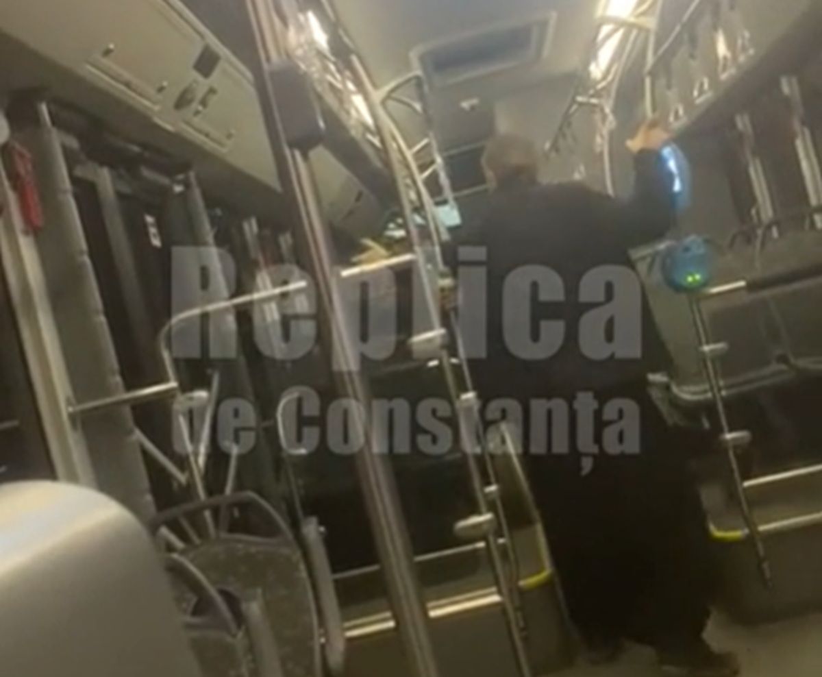 Un călugăr înregistrează un călător abuzând într-un autobuz din Constanța. Urmăriți videoclipul! Un călugăr înregistrează un călător abuzând într-un autobuz din Constanța. Urmăriți videoclipul!