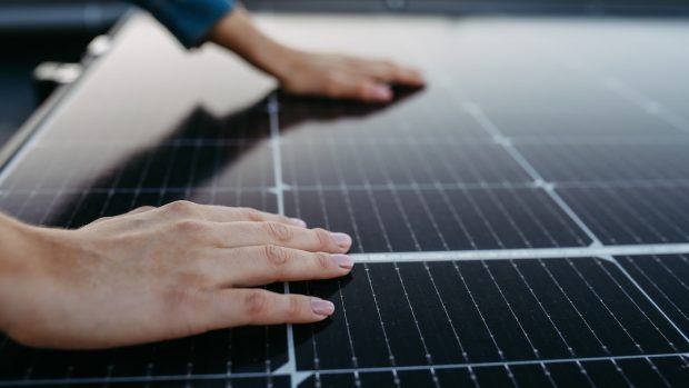 Revoluție Solara in Romania: Creșterea Exploziva a Utilizatorilor de Panouri Fotovoltaice si Sisteme Off-Grid
