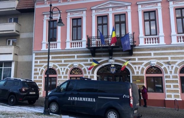 Percheziţii DNA la Prefectura Covasna şi la locuinţa prefectului Raduly Istvan. Procurorii cercetează investiţiile făcute după 2021
