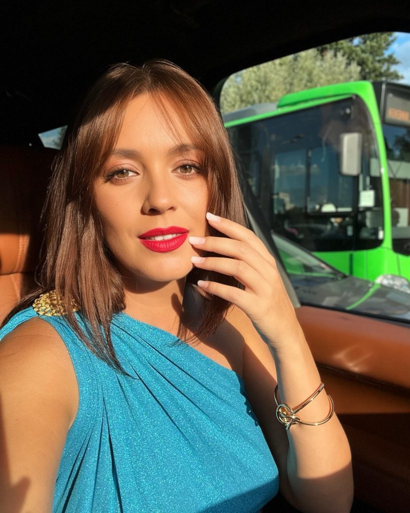 Diana Dumitrescu, transformare radicală de look: păr șaten și tunsă bob 2 Diana Dumitrescu, look nou