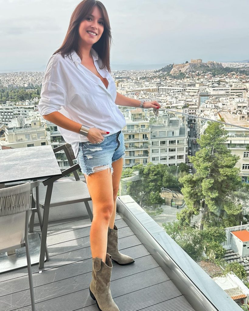 Diana Dumitrescu, transformare radicală de look: păr șaten și tunsă bob 3 Diana Dumitrescu, look nou