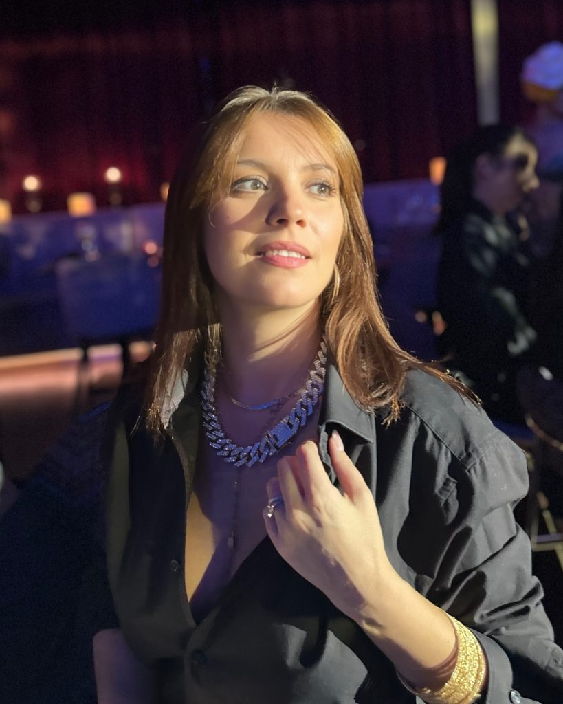 Diana Dumitrescu, transformare radicală de look: păr șaten și tunsă bob 5 Diana Dumitrescu, look nou