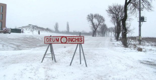 Circulație închisă sau restricționată pe mai multe drumuri din țară din cauza viscolului. Unde sunt probleme