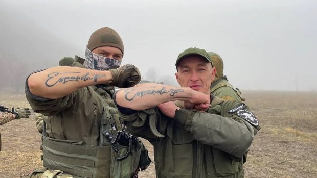 Noua armată de mercenari a lui Putin, „Hispaniola”, e formată din ultrași ai echipelor de fotbal și simpatizanți neonaziști