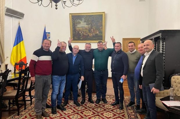 Ministrul Agriculturii susține că fermierii din Botoşani şi Timiş au plecat mulțumiți după negocieri: „Au înțeles că există bani”