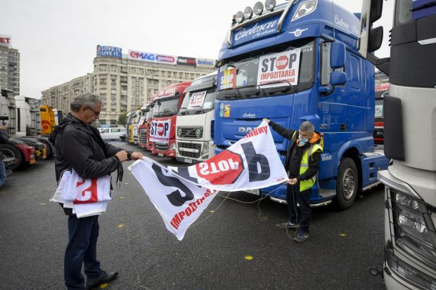 Duminică începe protestul de trei zile al fermierilor și transportatorilor, anunțat cu peste 200 de tractoare și camioane în București. Prefectul spune că un singur vehicul a fost autorizat. Traseele stabilite și programul manifestației