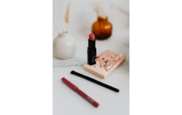 Deblocarea strălucirii: un ghid cuprinzător pentru alegerea culorilor de make-up pentru nuanța pielii