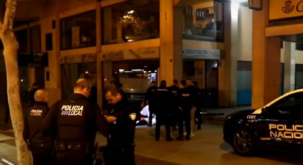 Român găsit mort în fața blocului fratelui său, pe care venise să-l viziteze în Palma de Mallorca: „L-au căutat prin tot apartamentul”