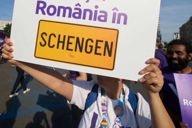 Luminița Odobescu și Cătălin Predoiu prezintă România ca „stat membru Schengen”, deși decizia privind frontierele terestre nu a fost luată