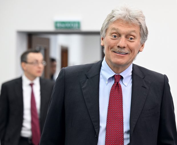 Dmitri Peskov, amuzat de întrebarea dacă Putin va lua parte la dezbaterile electorale cu contracandidații săi: „Președintele?” | VIDEO