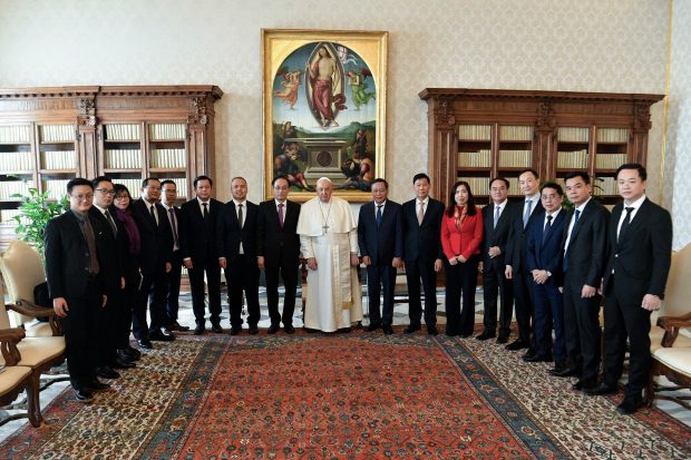 Papa Francisc a primit o delegație a Partidului Comunist din Vietnam, iar Vaticanul anunță că el „este dornic” să viziteze această țară
