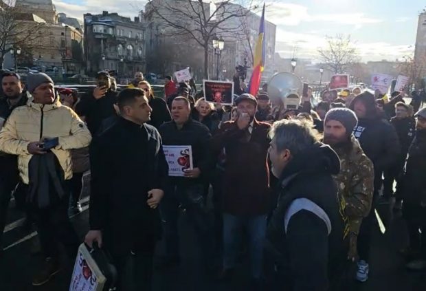 Protest AUR la sediul ASF, circulație blocată pe Splaiul Independenței. George Simion spune că va merge în Piața Victoriei
