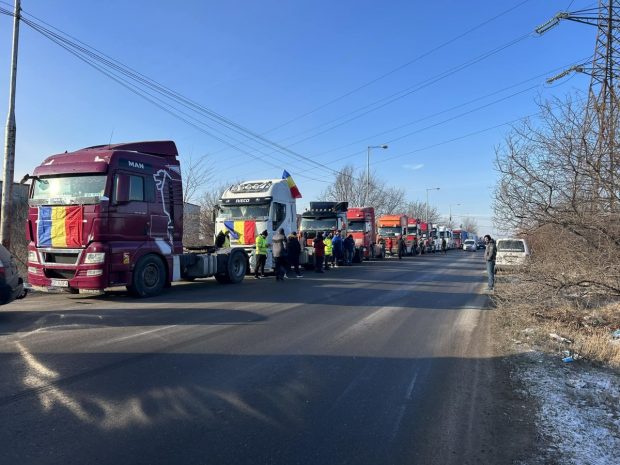 Protest spontan al transportatorilor și fermierilor, haos în trafic, pe centura Capitalei. „Nu blocăm circulația, circulăm cu viteză redusă”