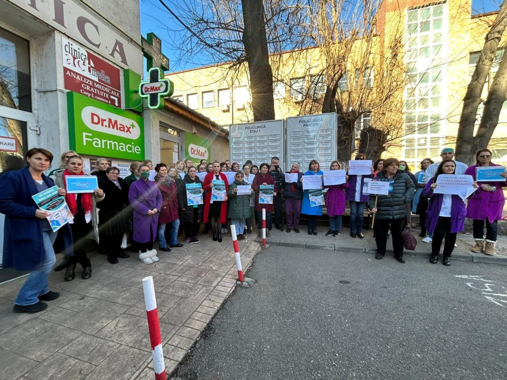 protest medici familie policlinica apaca