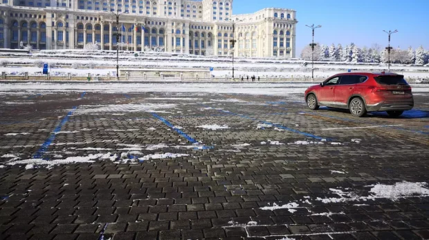 Protestele transportatorilor și fermierilor, ziua 14. Deși goală, Piața Constituției rămâne blocată. Manifestație la Afumați