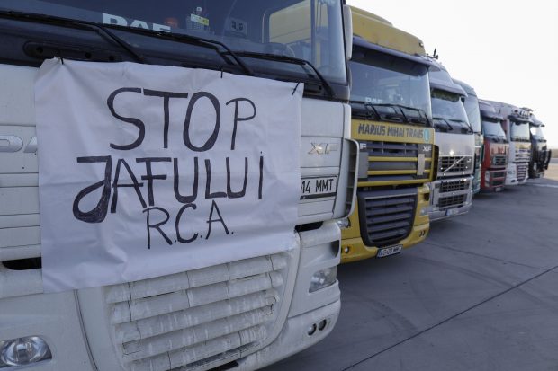 Protestul transportatorilor continuă, pentru a doua zi consecutiv. Reprezentanţii acestora se află la Guvern