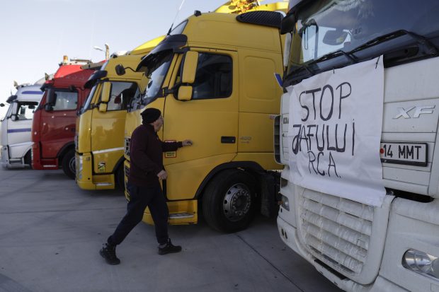 A treia zi de protest pentru transportatori și fermieri. „Am hotărât să rămânem în stradă”, anunță delegația care a negociat trei ore la Guvern