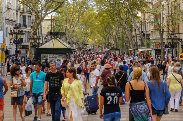 Aproape jumătate dintre bărbaţii spanioli se simt discriminaţi de egalitatea de gen și 20% dintre tineri cred că violența împotriva femeilor este o invenție | STUDIU