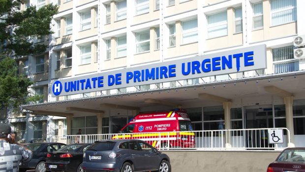Un bărbat din Suceava s-a dus la Urgențe pentru că i s-a ridicat părul pe abdomen când se uita la televizor: „Nu și-a dat seama!”