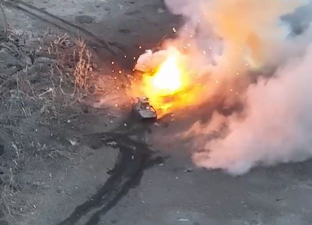 VIDEO | Episod greu de explicat al războiului din Ucraina: rușii au încercat de șapte ori același asalt cu tancuri. De șapte ori au fost măcelăriți