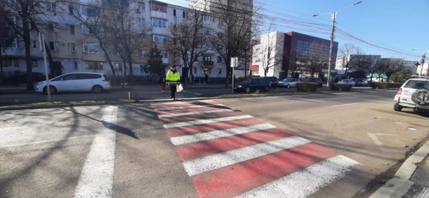 O femeie și cei doi copii ai ei au fost loviți pe o trecere de pietoni din Buzău