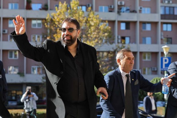 Florin Salam, ridicat de Poliție și dus cu mandat la audieri, într-un dosar de înșelăciune. A fost pus sub acuzare | UPDATE