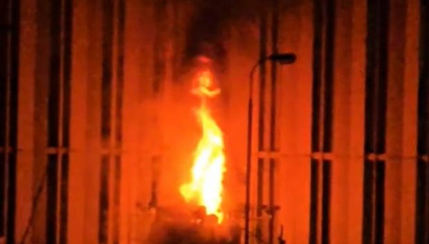 Incendiu puternic la un transformator electric al Hidrocentralei Porţile de Fier 1. Intervin pompieri din mai multe județe