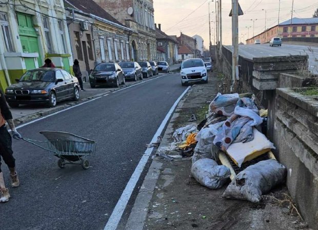 Un bărbat a fost amendat cu 30.000 de lei pentru că a lăsat mai mulți saci cu moloz pe un bulevard din Timișoara