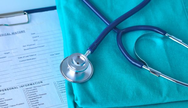 Diplome false de asistenți medicali, obținute de italieni care nici nu știu limba română. Ce au descoperit autoritățile