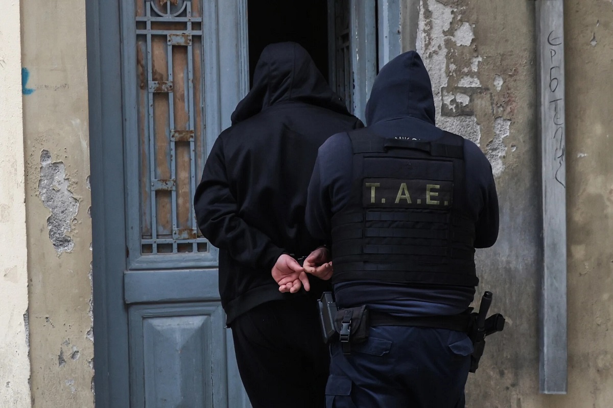 Româncă împușcată în Cap De Iubitul Ei Albanez, în Creta. „Ne Jucam Cu Pistolul”, Spune Bărbatul Care E Acuzat De Crimă Româncă împușcată în Cap De Iubitul Ei Albanez, în Creta. „Ne Jucam Cu Pistolul”, Spune Bărbatul Care E Acuzat De Crimă