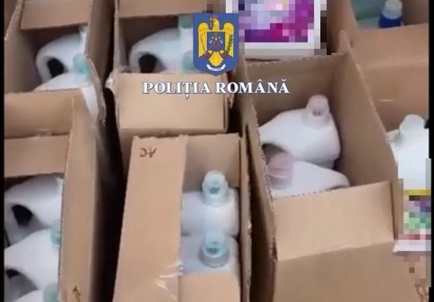 Descoperire șocantă în Vâlcea: Cuplu vindea produse fake, prins de polițiști! Descoperire șocantă în Vâlcea: Cuplu vindea produse fake, prins de polițiști!