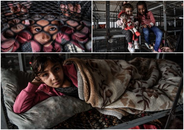 „Uneori ne dorim ca dimineața să nu vină”. Cum arată viața în cotețele de pui, în Gaza, acolo unde au ajuns să se refugieze chiar și copii | VIDEO