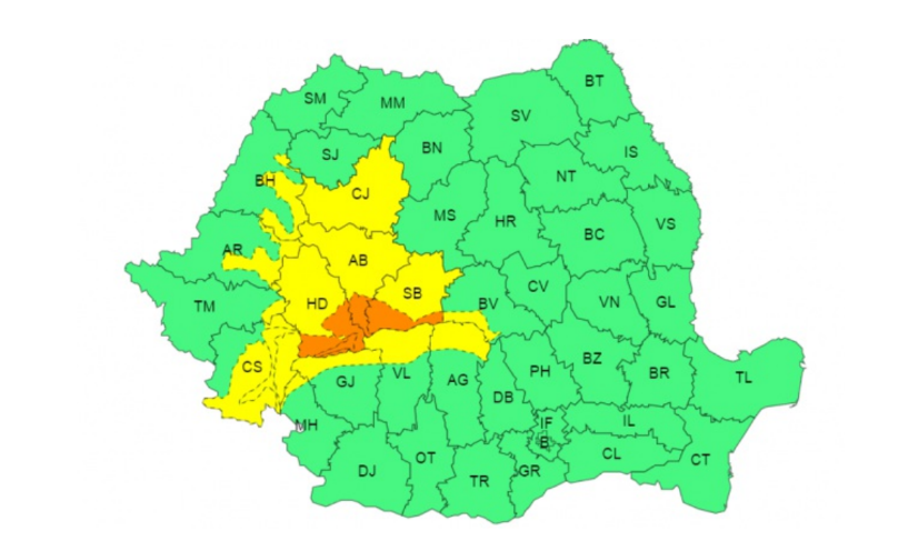 Ploi și ninsori în mare parte din țară. Meteorologii au emis noi avertizări meteo cod portocaliu și cod galben - HARTĂ
